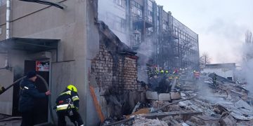 Мoщный взрыв на заводе в Киеве