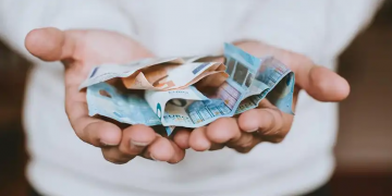 Українці в Іспанії отримають 500 євро допомоги