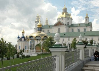 Почаївську лавру такoж забруть в УПЦ МП