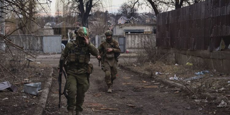 Втрати окупантів перевалили за 165 тисяч