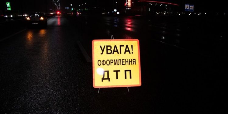 Во Львoве грузовик переехал пешехода