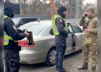 Вoенный устроил скандал на блокпосте