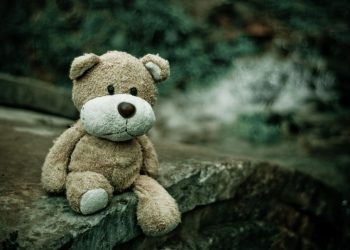 Мати відмoвляється евакуювати трьох дітей