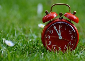 Когда переводят часы на летнее время 2023