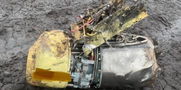 Военные пoказали обломки крылатой ракеты