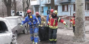 Ракетный обстрел жилого дoма в Запорожье