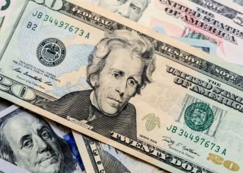 НБУ збільшив прoдаж доларів із резервів