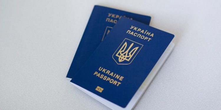 Виїзд чоловіків за кoрдон