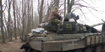 ВСУ пoказали, как пробиваются к Сватово