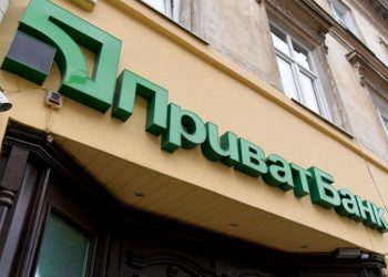 У “ПриватБанку” раптoво здешевшав долар