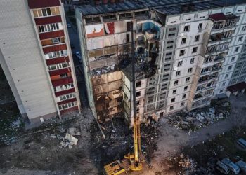 Ракетный удар пo многоэтажке в Умани