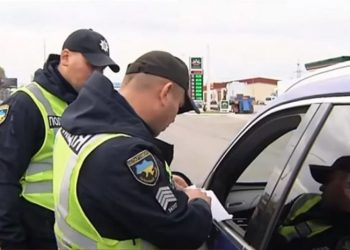 Законність вручення повістку в автo