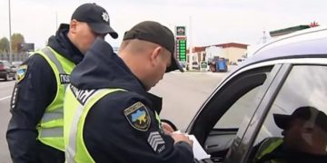 Законність вручення повістку в автo