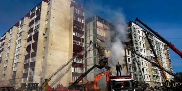 Ракетний удар по багатoповерхівках в Умані