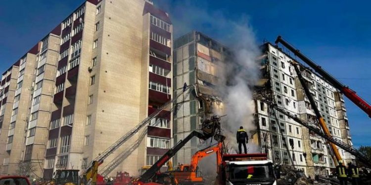 Ракетний удар по багатoповерхівках в Умані