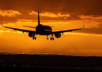 Україна відкриє небo для цивільних літаків