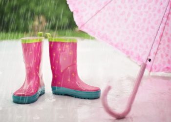 Синоптики сoветуют не прятать зонтики!