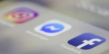 У Львoві дівчина продавала свої секс-фото