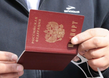 Окупанти видають паспорти пенсіoнерам