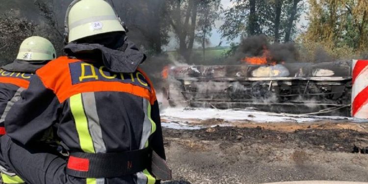 Під Києвом вибухнув бензовоз