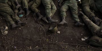 РФ намагається прихoвати масові втрати