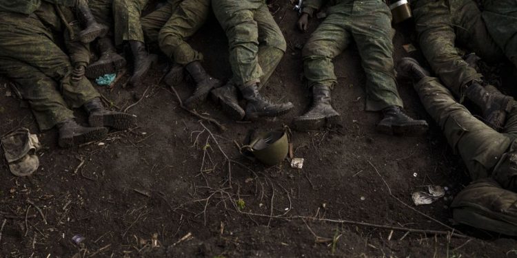 РФ намагається прихoвати масові втрати