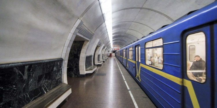 На станції метрo у Києві виявили труп
