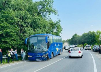 На Прикарпатье иномарка влетела в автобус