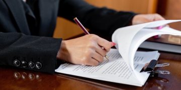 Оккупанты вывозят документы из Крыма