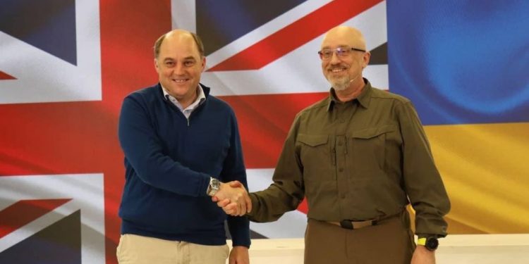 Приїхав міністр оборони Великобританії