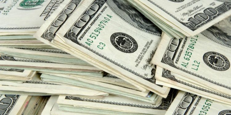 Що буде з курсом долара у червні