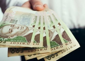 Українцям обіцяють “універсальну допомогу”