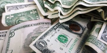 Яким буде курс долара до кінця літа