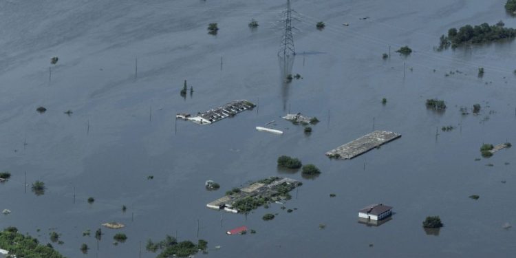 Уровень воды в водохранилище падает