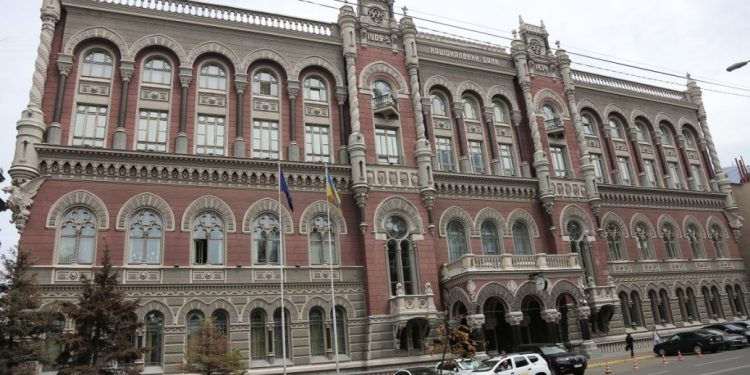 Правила купівлі доларів в Україні