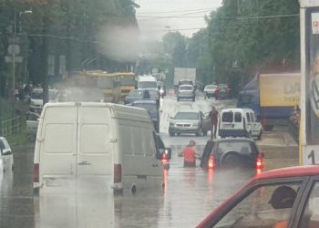 Злива та град знеструмили Прикарпаття