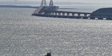 Росія зупинила рух Керченською протокою за день до обстрілу Кримьского моста, — ЗМІ