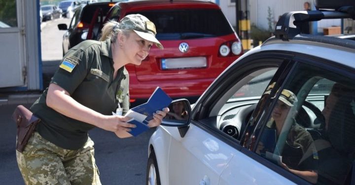 Що загрожує чоловікам-втікачам, які “відсиджуються” за кордоном: адвокат пояснив