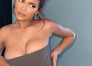 Кайлі Дженнер нарешті зізналася, що збільшила груди