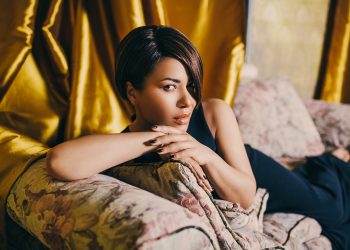 Як зараз виглядає 44-річна Гайтана. Співачка після тривалої паузи показала свої нові фото