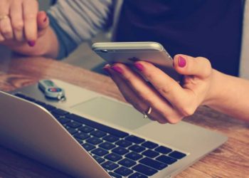 Цього робити ніколи не можна: як повсякденна звичка “вбиває” ваш телефон