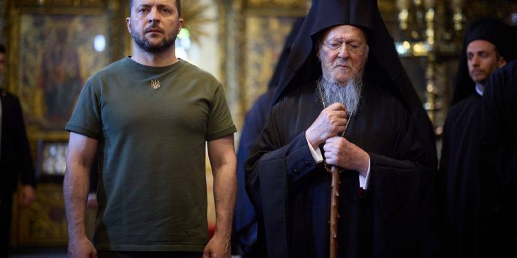 У Стамбулі Президент узяв участь у поминальному молебні за жертвами війни в Україні