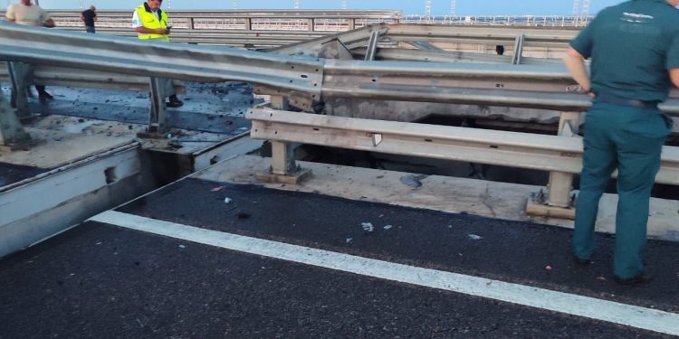 Кримський міст пошкодили СБУ та ВМС – джерела