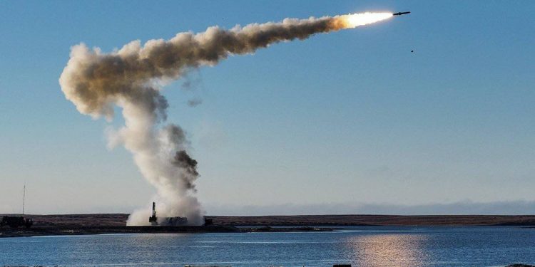 Вночі Одесу атакували шістьма ракетами “Калібр” з Чорного моря, всі їх збила ППО, повідомили в ОК “Південь”.