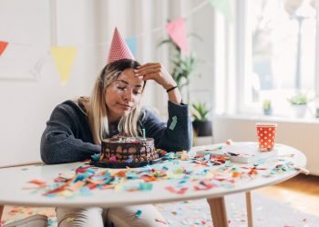 ЯКИЙ ЮВІЛЕЙ НЕ МОЖНА СВЯТКУВАТИ, БО ЗВАЛЯТЬСЯ ПРОБЛЕМИ І БЕЗГРОШІВ’Я