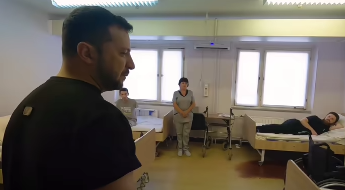 Зеленський відвідав військових у лікарні Івано-Франківська