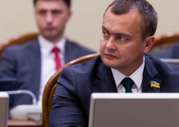 Нардеп-“слуга” Арістов, якого помітили на Мальдівах, складає мандат