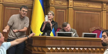 Нардепи зібралися на засідання у Раді: посварилися з-за землі та пішли на перерву