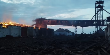 Росіяни обстріляли територію зернового терміналу на Херсонщині