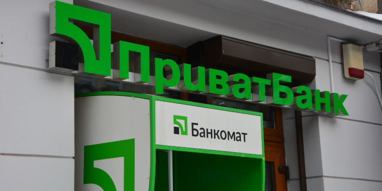 ПриватБанк масово закриває відділення у різних областях України.м